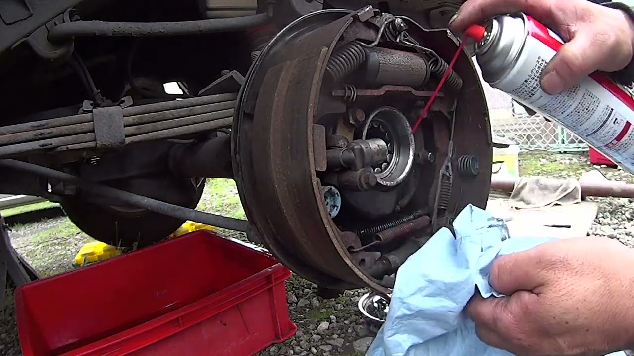 Rear Axle Seal Replacement  (2001 jeep cherokee 4.0l rear axle dana 35c)