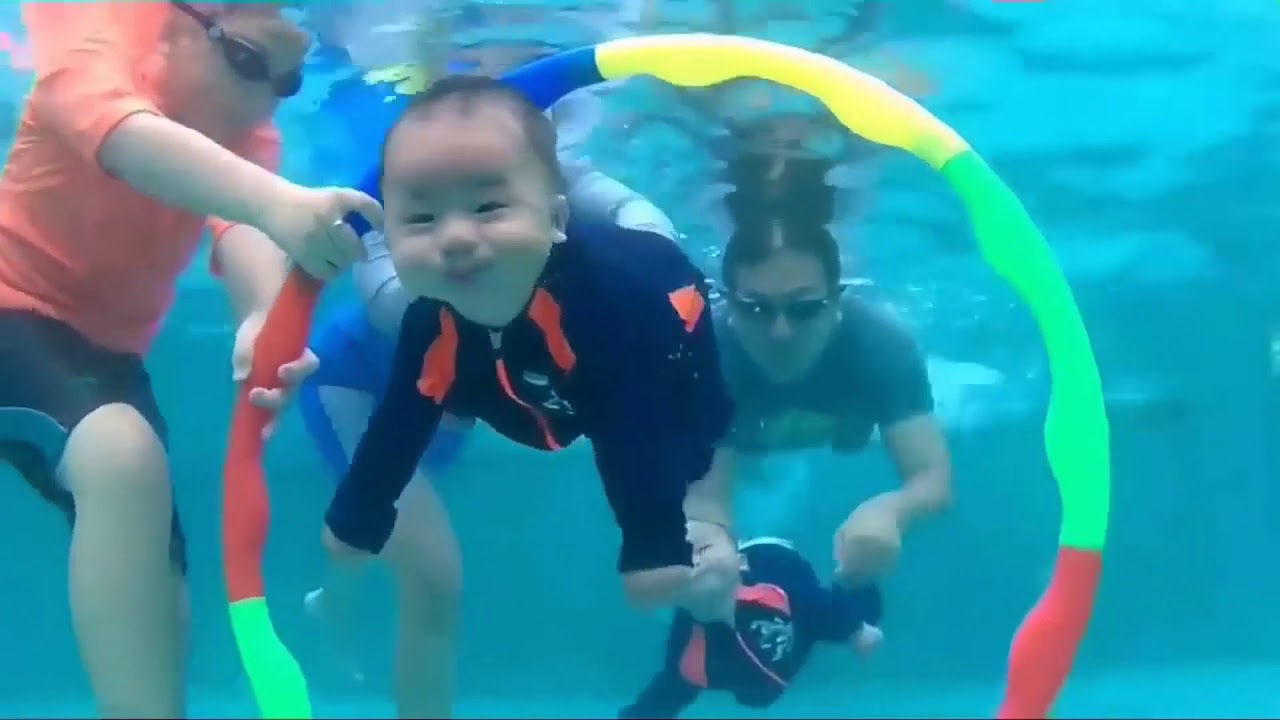 Khám Phá Trẻ Em Nước Ngoài Bơi Như Thế Nào?