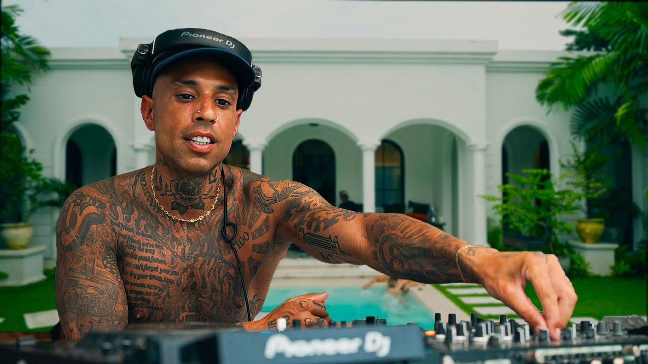 Bali Villa Groove and House mix.