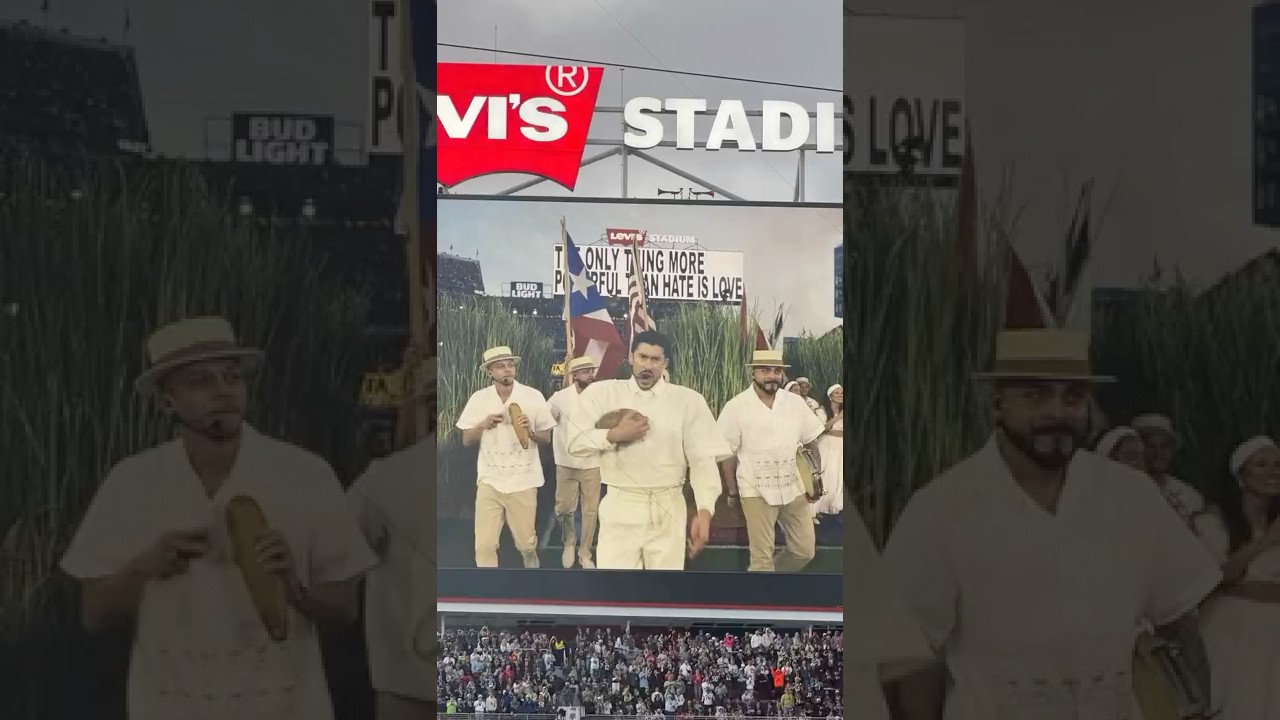 Bad Bunny затронул политическую тему в перерыве матча.