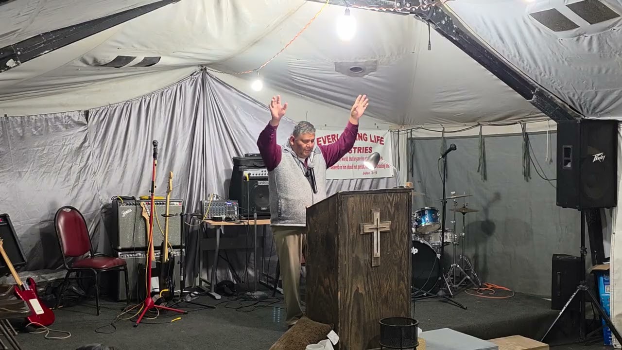Evangelist Jonathan Begay Preaching @Everlasting Life Ministries Revival in Tohajiilee, NM 