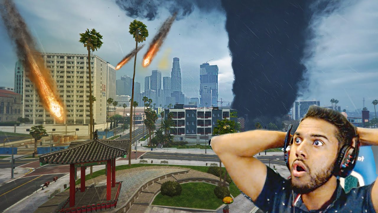 MEGA TORNADO & METEORS vs MICHAEL'S FAMILY - GTA 5 MODS