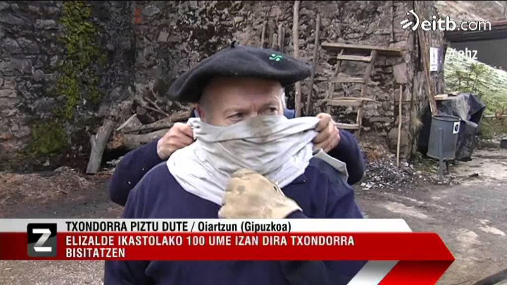 Txondorra piztu dute Oiartzunen, garai bateko usadioen berri emateko