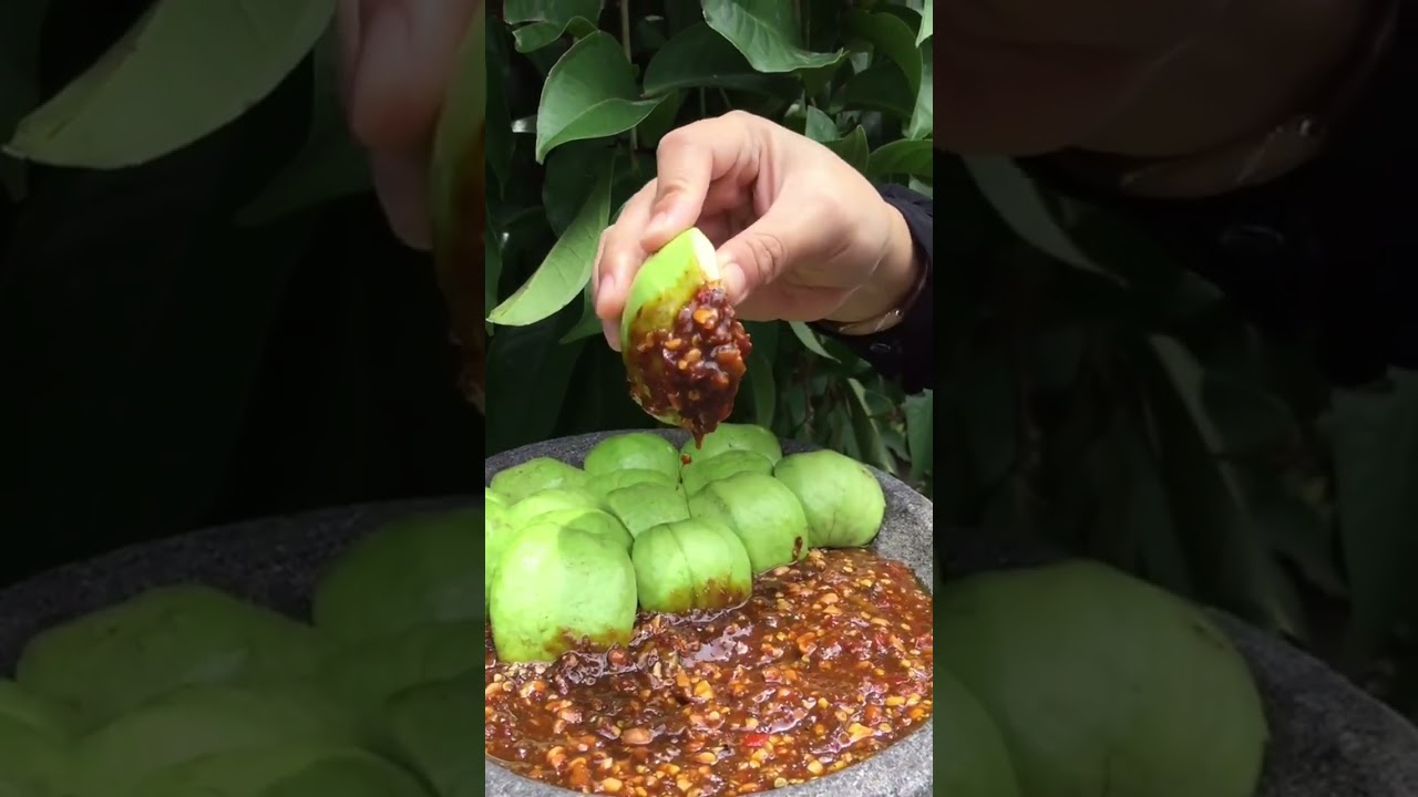 Makan Rujak Buah Jambu | Makanan Viral