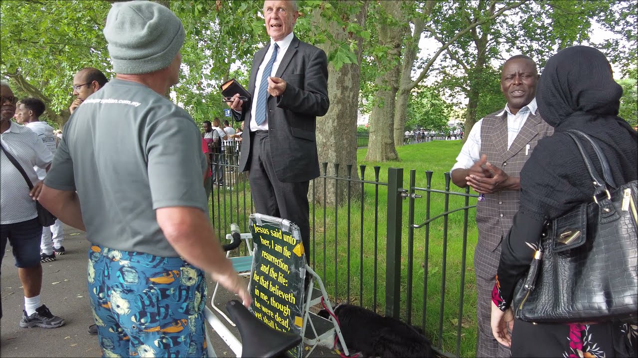 Walk to the famous Speakers corner in Hyde Park near Marble Arch station (18 July 2021)