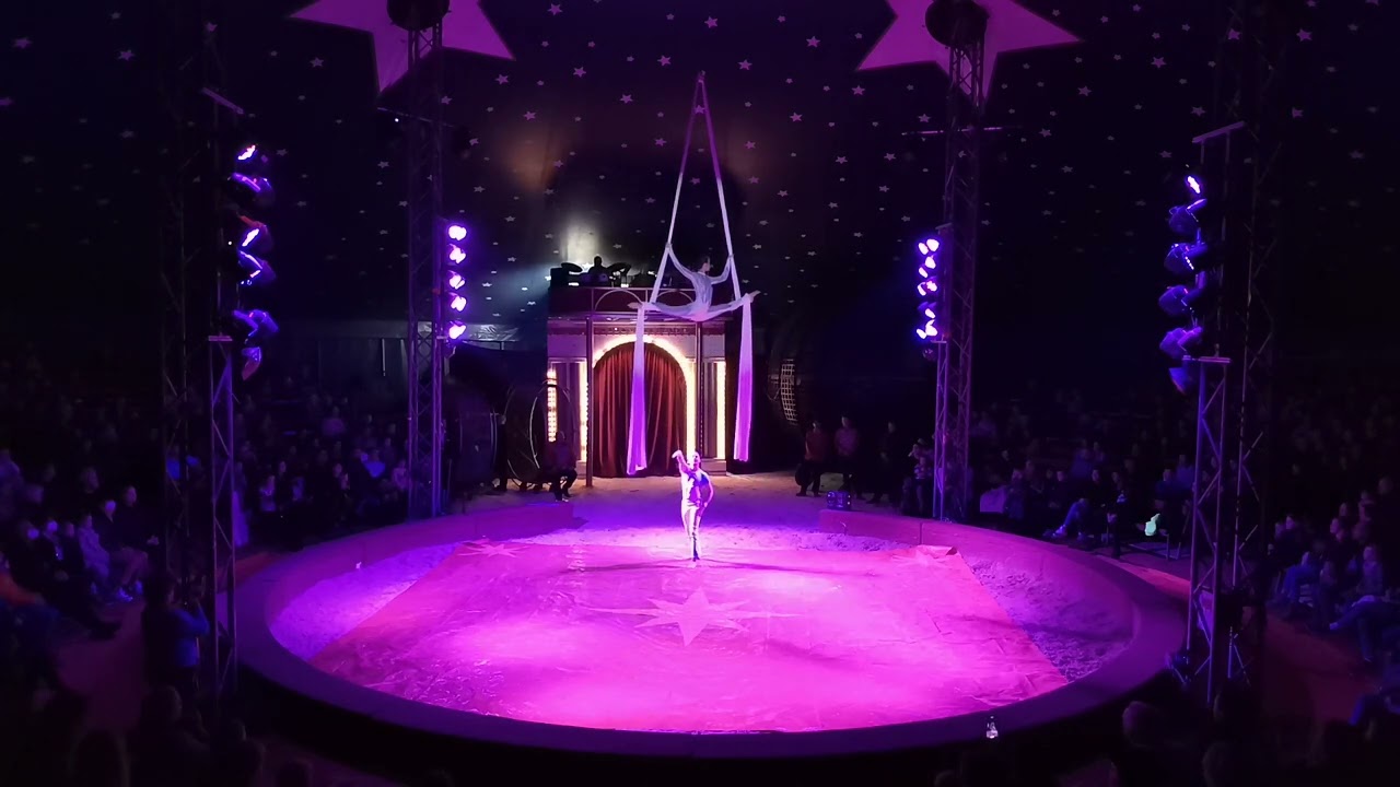 2022 Ulmer Weihnacht Circus Duo Renoart aerial silk duo