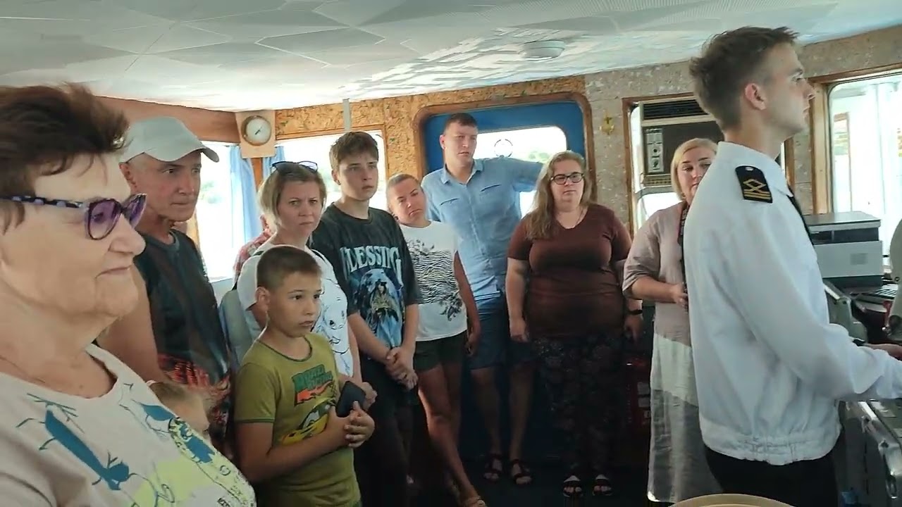 Экскурсия в рулевую рубку. Теплоход А.И. Герцен