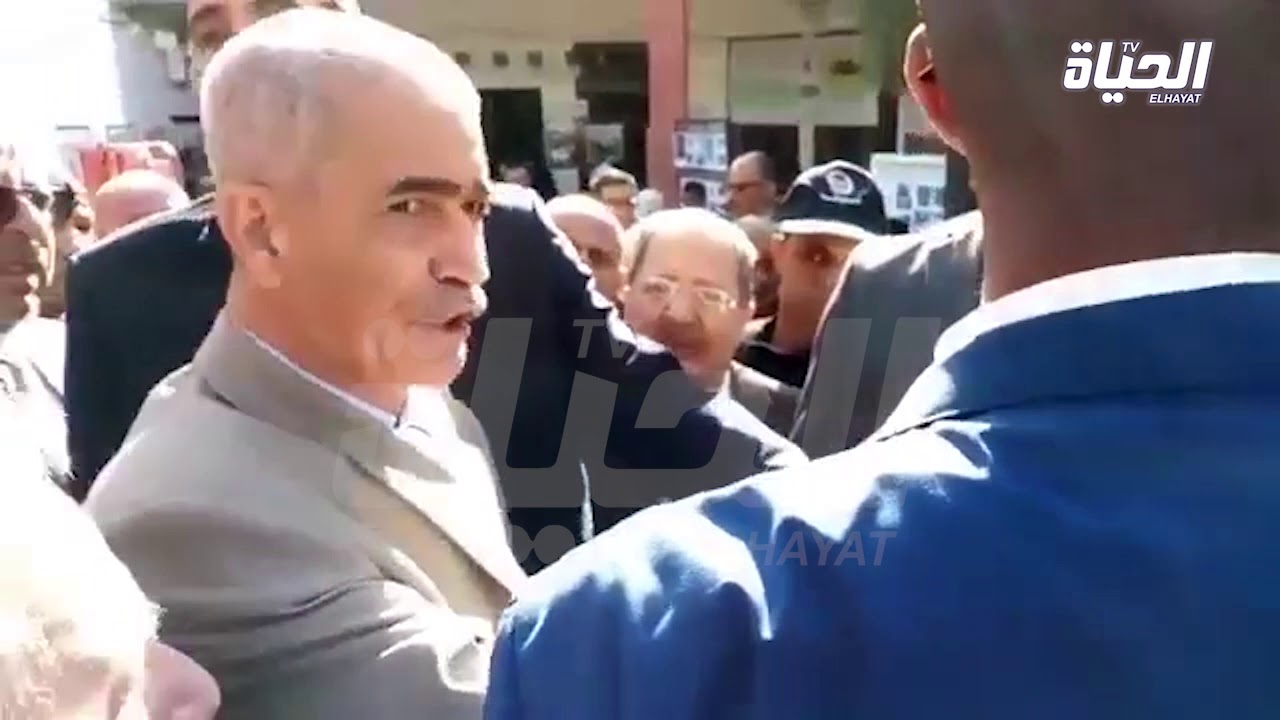 والي ولاية معسكر يهين أحد المواطنين بطريقة مستفزة