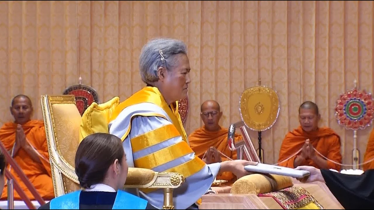 กรมสมเด็จพระเทพฯ พระราชทานปริญญาบัตรแก่ผู้สำเร็จการศึกษาจากมหาวิทยาลัยบูรพา วันที่ ๒๐ มีนาคม ๒๕๖๘