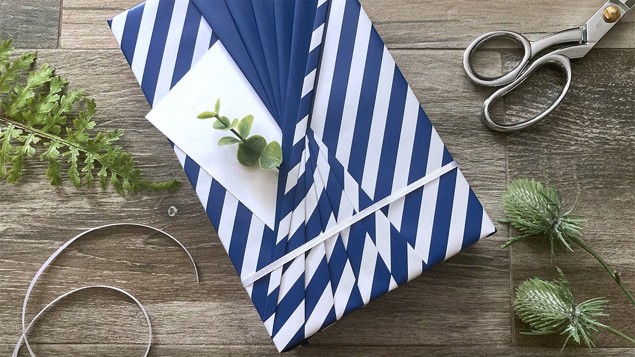 Twisted Bow Gift Wrapping (Reversible Paper) | Gift Wrapping Ideas
