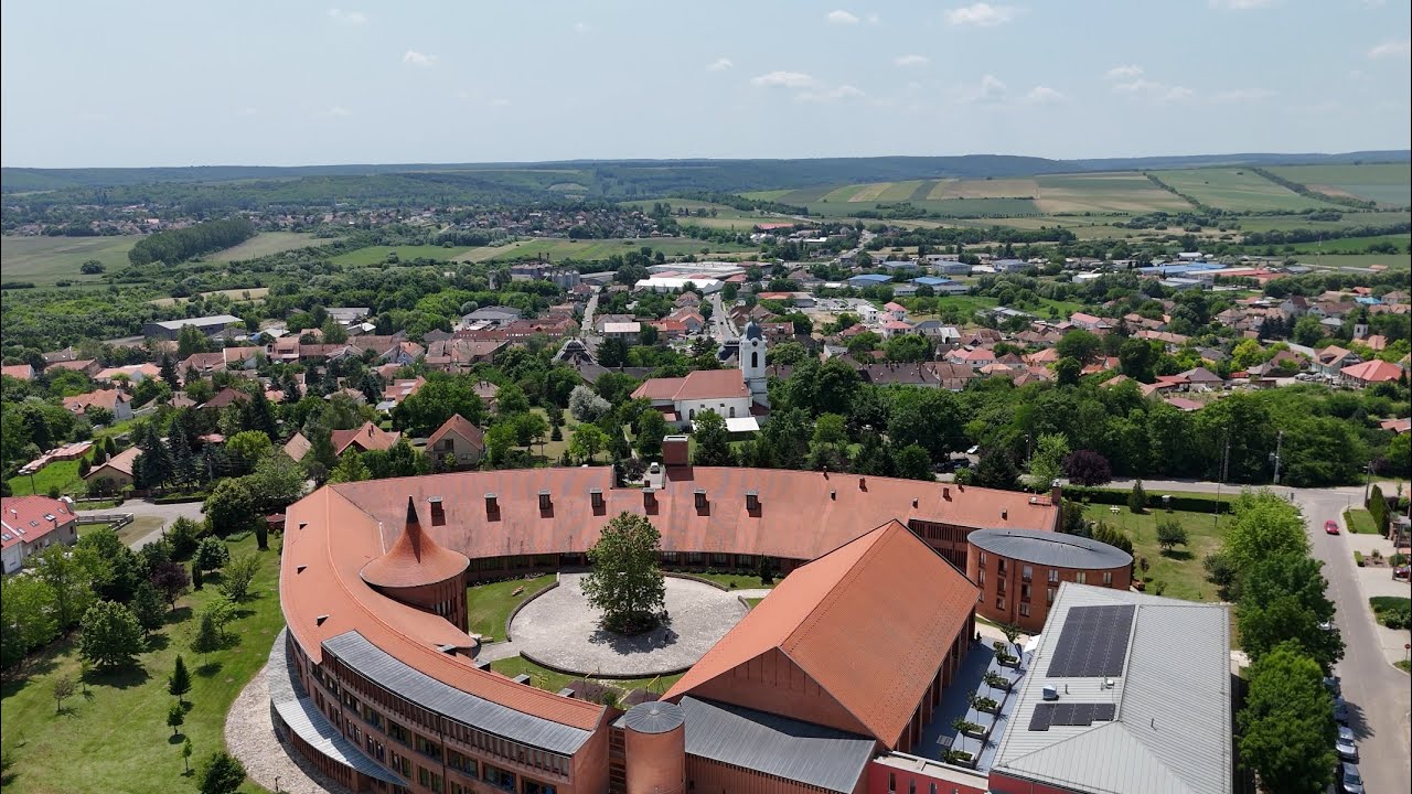 Asz&oacute;d, l&eacute;gifelv&eacute;tel, EGA, kast&eacute;ly, katolikus &eacute;s evang&eacute;likus templom