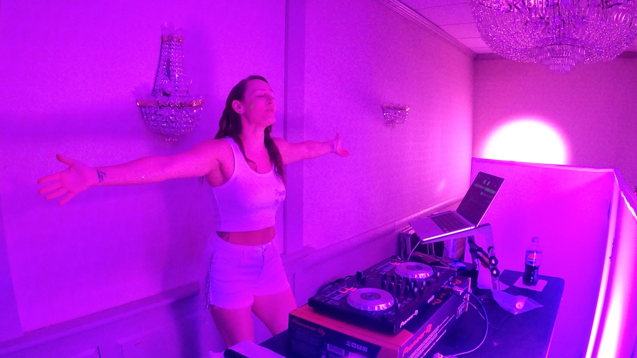 DJ Mandy Power Hour in Buffalo, NY | Salvatore's Italian Prime