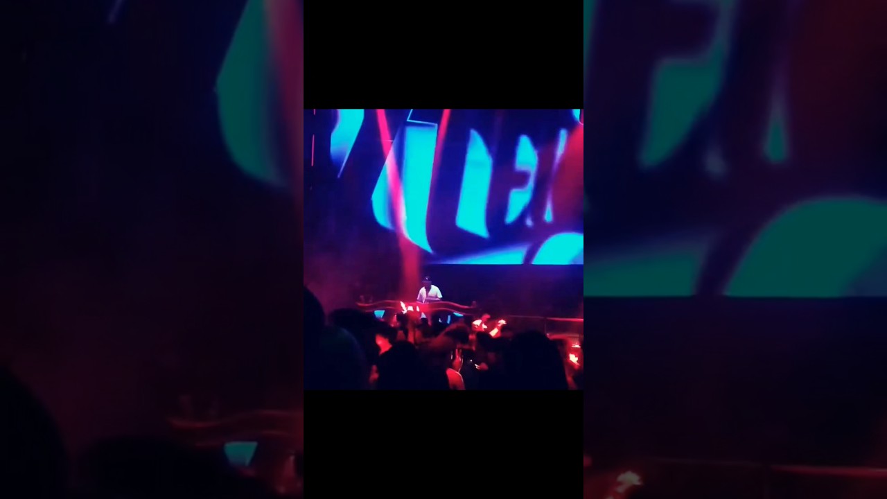 Showtek live at Time