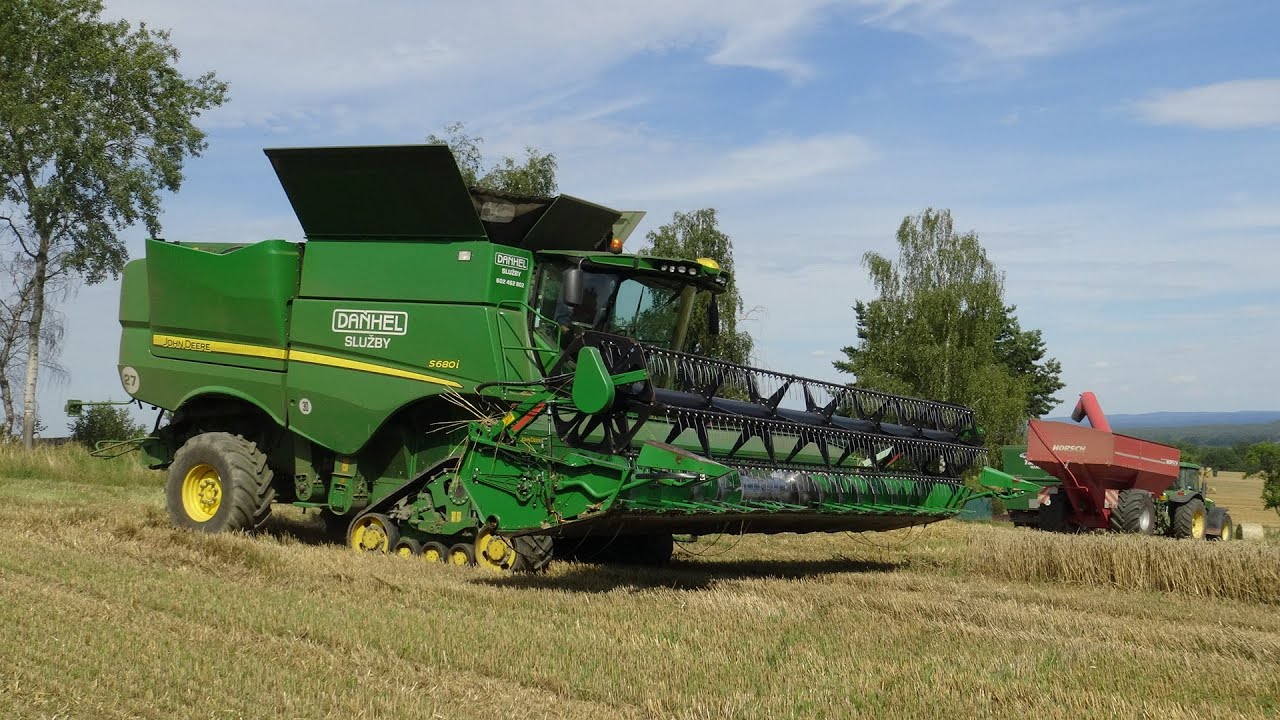 AGROSLUŽBY  DAŇHEL   2x JOHN DEERE  S680i, Amálka s Adélkou v akci.