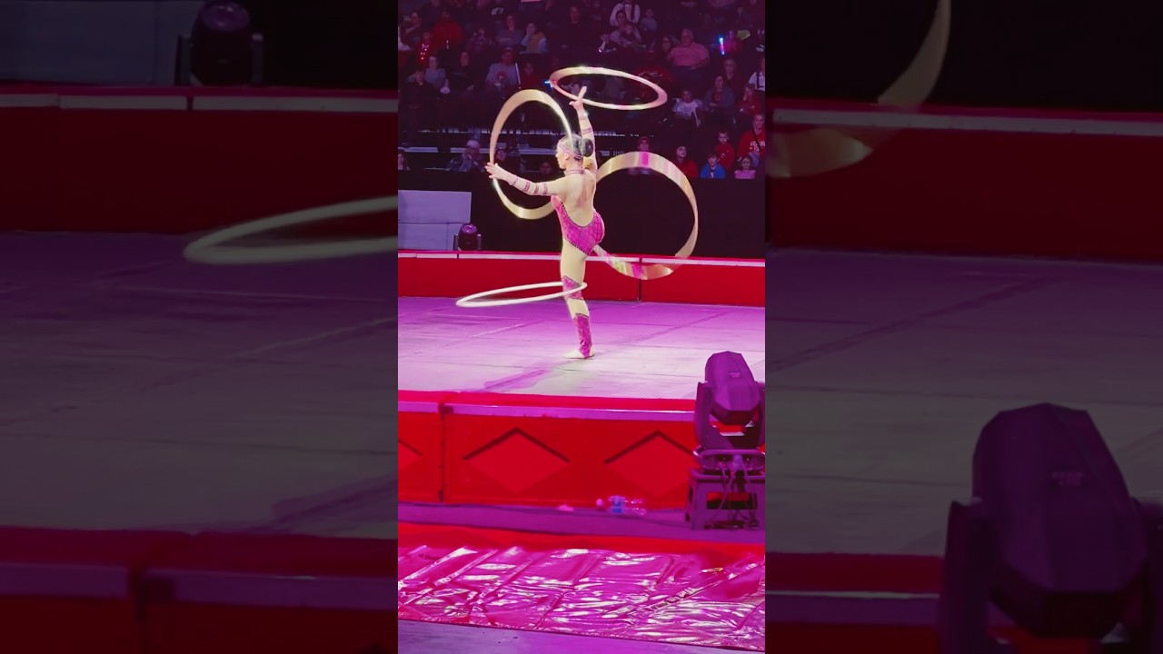 Mesmerizing Hula Hoop Performance | 1 Girl, 4 Hoops!