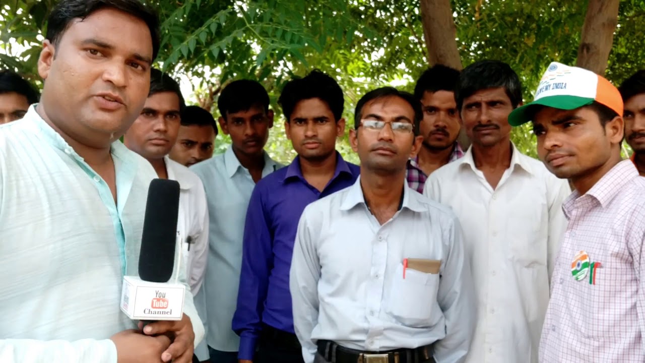 मूल विद्यालय में स्वतंत्रता दिवस मानते हुए और जाना गांव में शिक्षा का हाल।