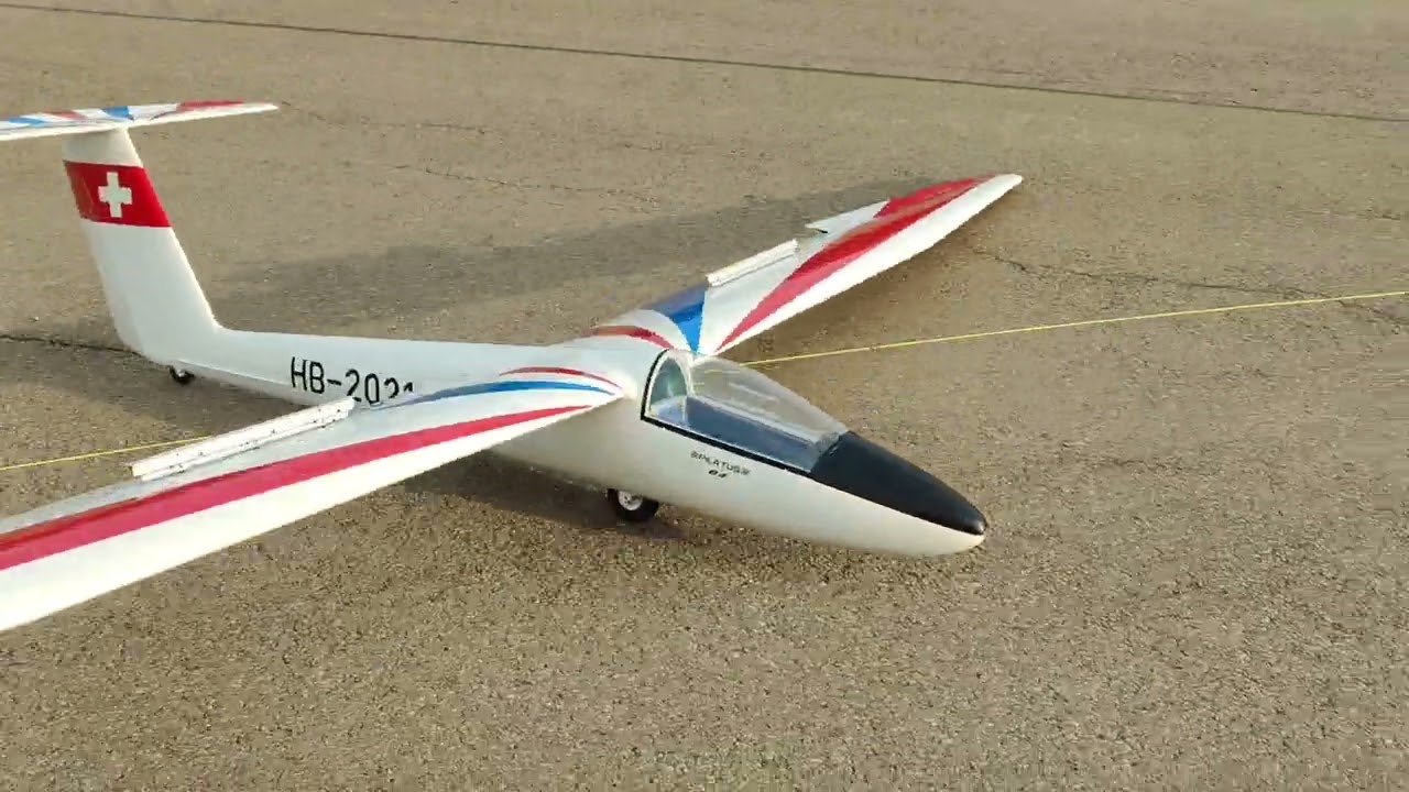 Pilatus-B4. 4.5m - Runway 07