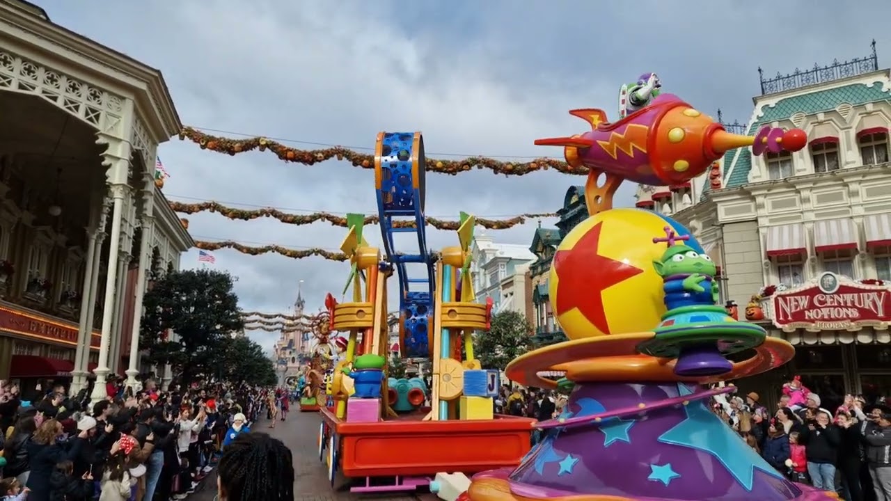 Disneyland Paris  - Disney Stars on Parade  - 