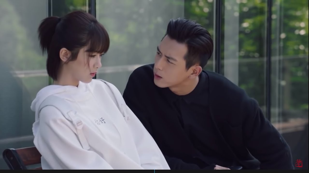 يجدها في غرفة تغير ملابس الفريق😱 والجميع يدعوها بزوجته مشهد من المسلسل الرومانسي 