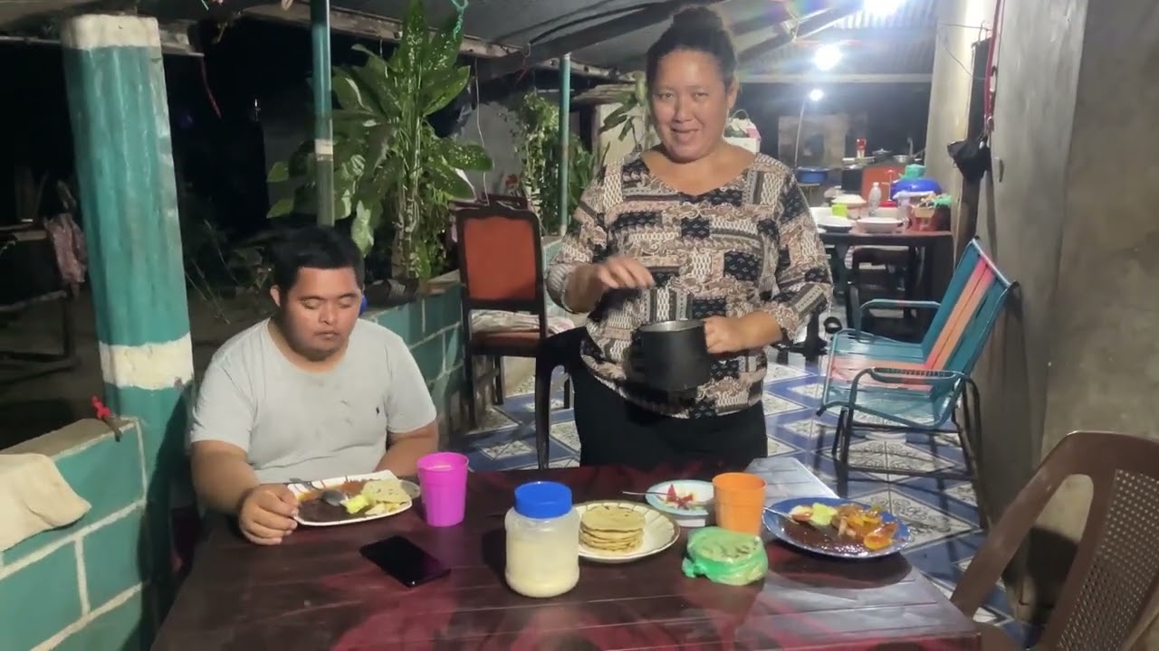 A si disfrutamos  una rica cena  en familia 