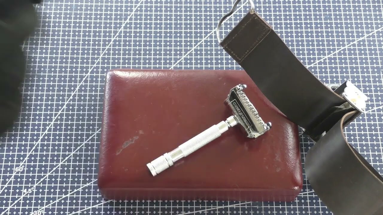 C. J. Heljestrand razor.  7 days set