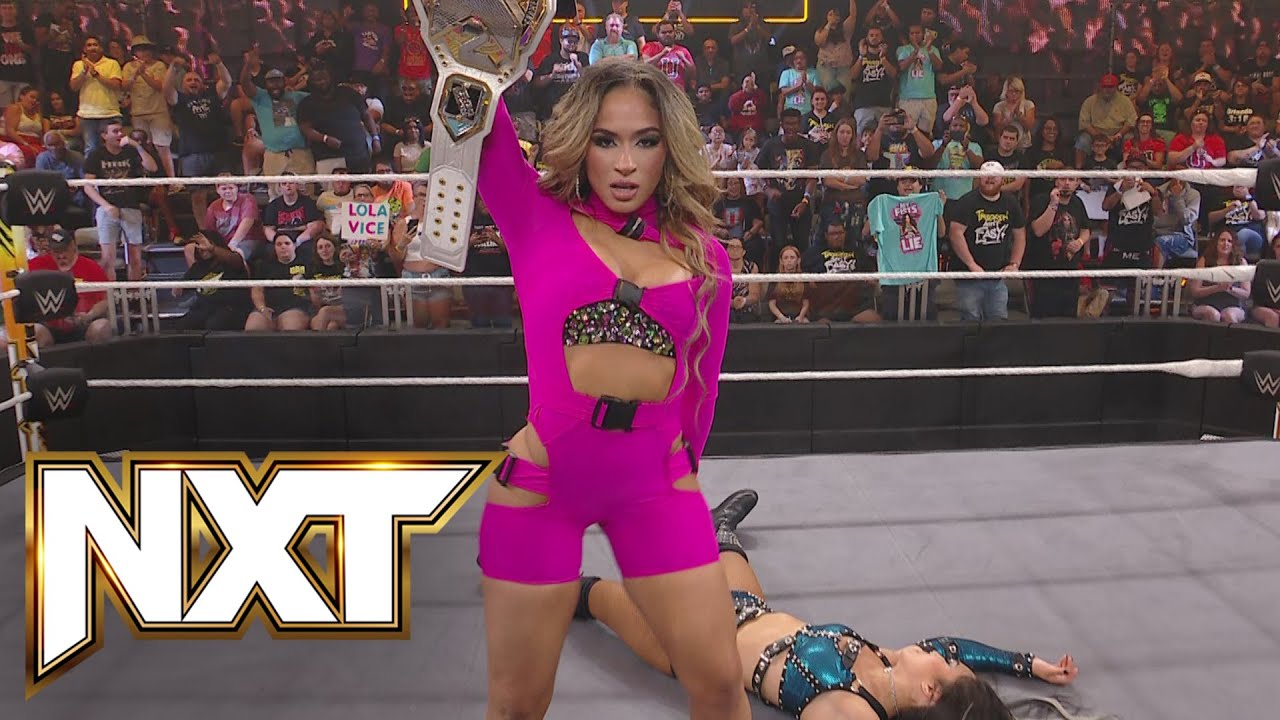 Лола Вайс нокаутирует Роксанну Перес и забирает титул чемпиона NXT среди женщин: лучшие моменты N...