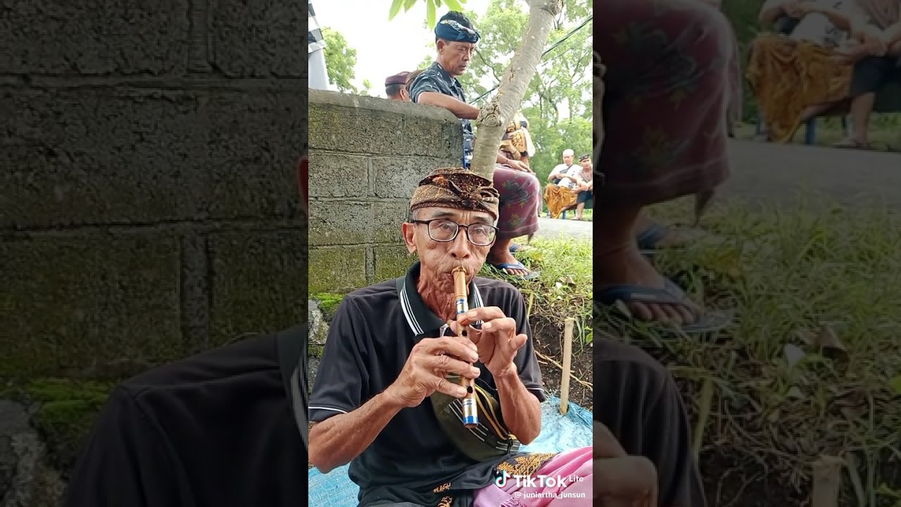 Tukang suling Angklung Legendaris ...Top markotop..Manis ngulangunin...Salam Rahayu🙏
