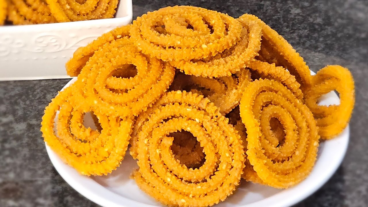 బియ్యపుపిండిని ఇలా కలిపి చేస్తే మురుకులు extra గా కరకరలాడుతూ వస్తాయి😋Riceflour |Murukulu janthikalu 