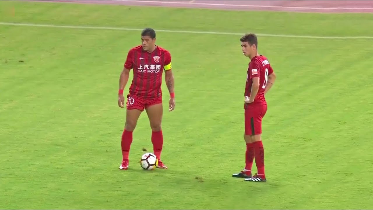 Hulk Flawless Freekick Technique !
