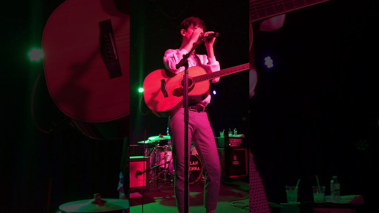 Listen To Your Friends - Declan McKenna LIVE @ Hodi’s Half Note