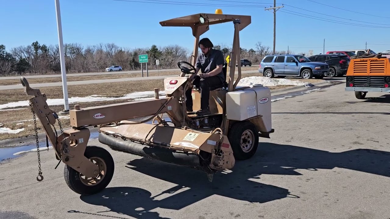 2008 Lay-Mor 8HC Three Wheel Sweeper - Selling on BigIron Auctions - April 8, 2026