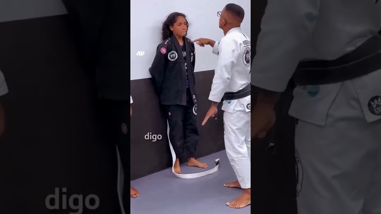 Professor de jiu-jítsu dá lição em aluna e surpreende no final #shorts