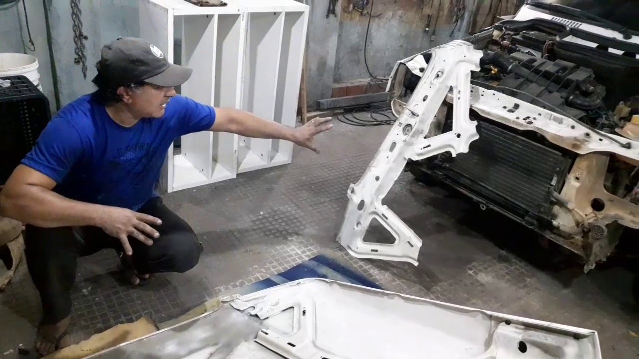 FUNILARIA e pintura capô Uno