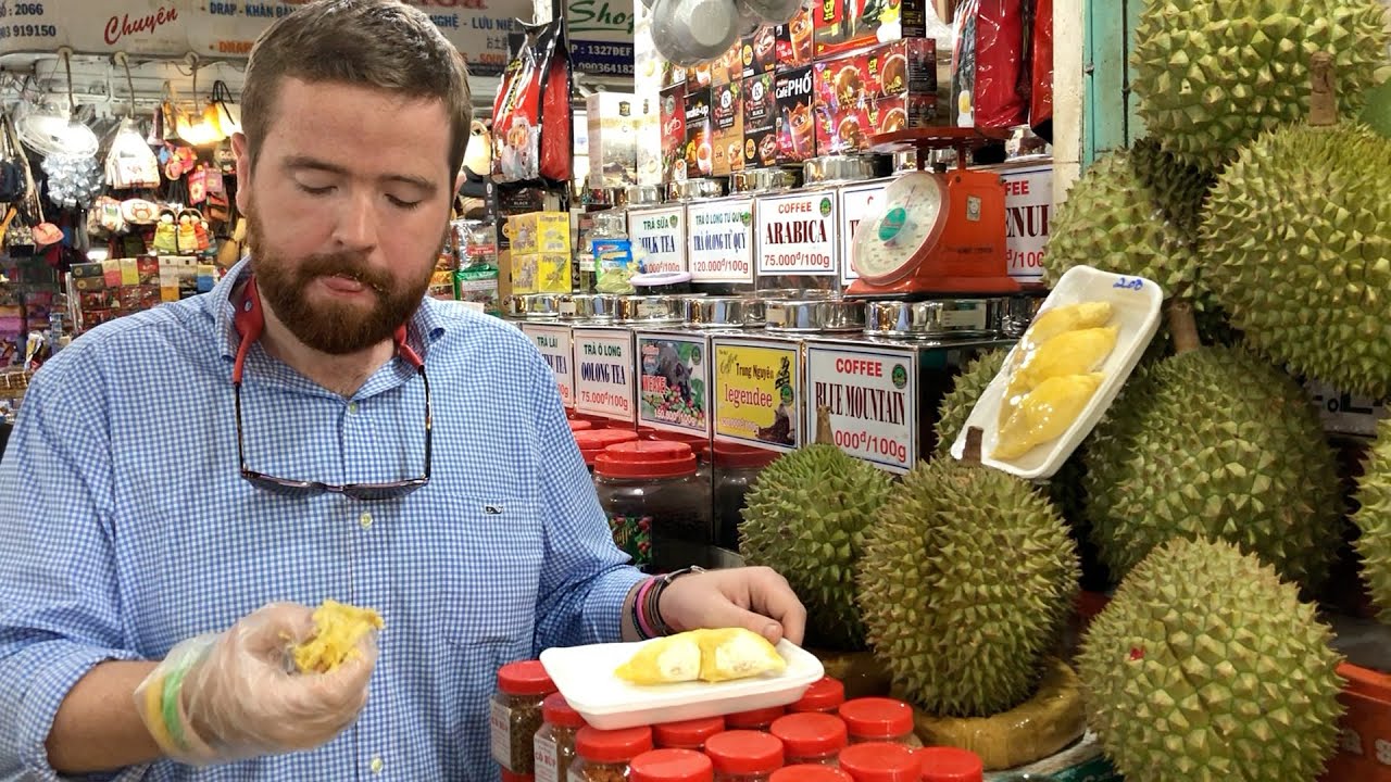 AMERICAN FIRST TIME EATING DURIAN - DURIAN TASTE TEST