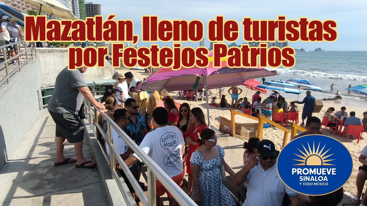 Turistas nacionales y extranjeros festejando el MES PATRIO en Mazatlán