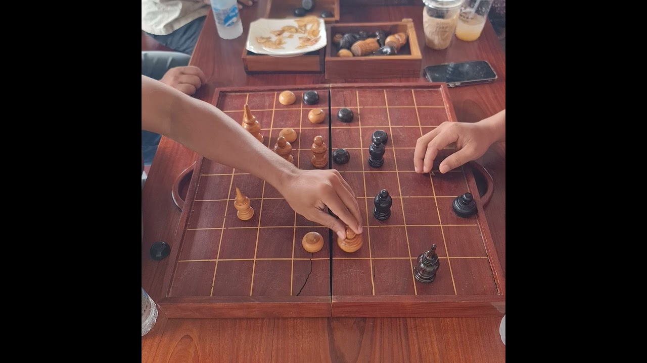 គូរសងសឹក KhmerChess, Ouk Khmer, Chess