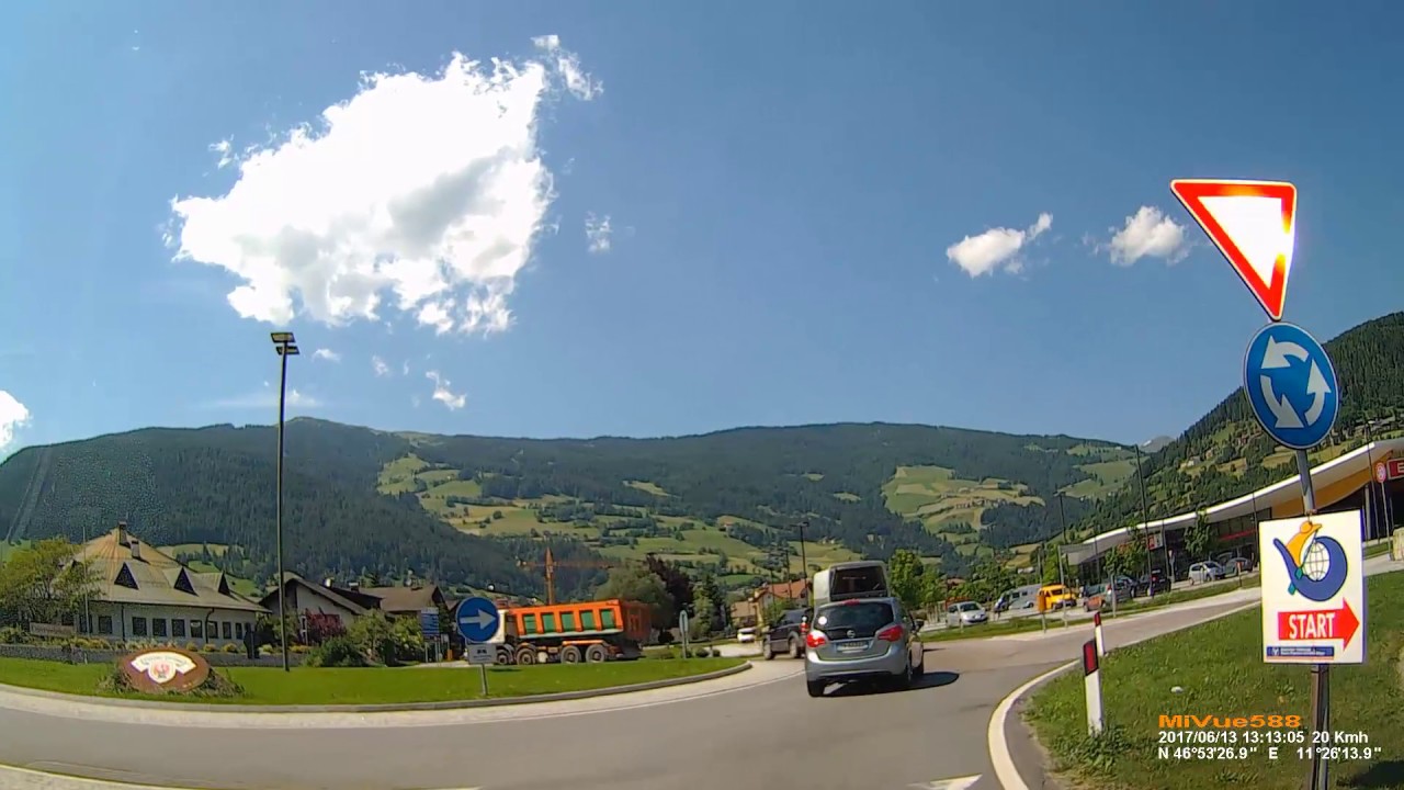 I: Sterzing. Vipiteno. Trentino-Südtirol. Ortsdurchfahrt auf der SS12. Juni 2017