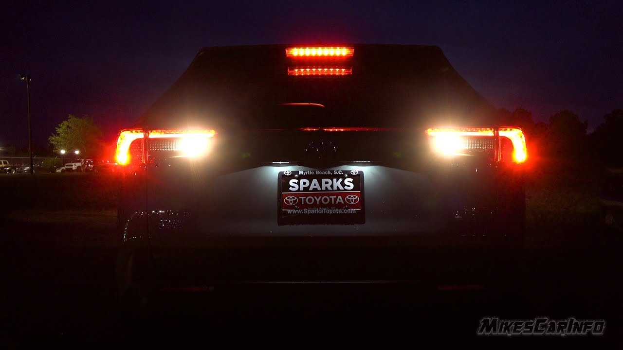 👉 AT NIGHT: 2019 Toyota RAV4