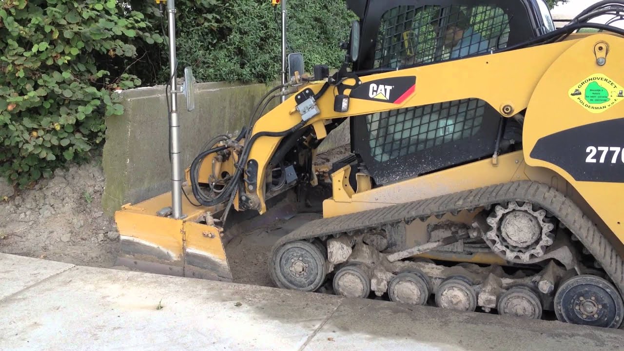 Kilveren zandondergrond tbv betonplaten op Harrysfarm