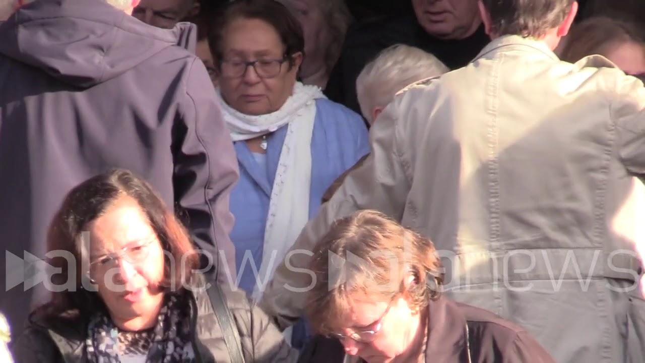 Bimbo morto a scuola, i funerali per il piccolo Leonardo