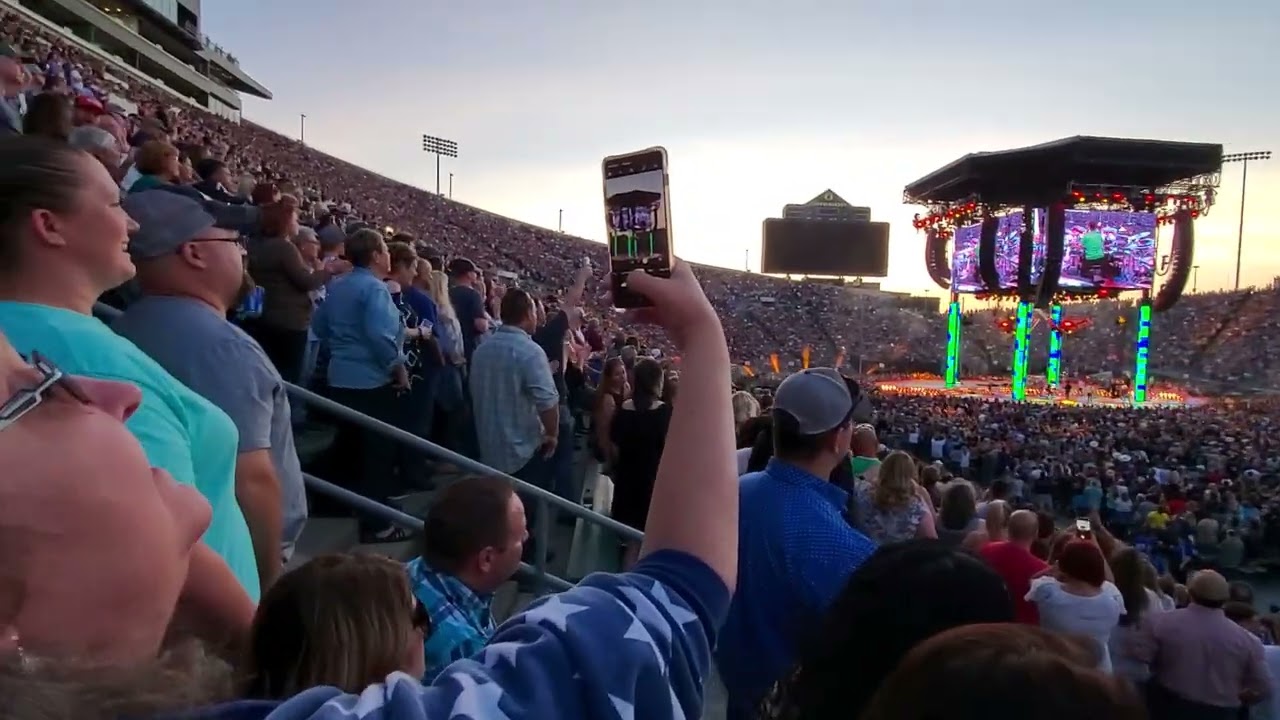 Garth Brooks Aint Goin Down Till The Sun Comes Up Live 2019