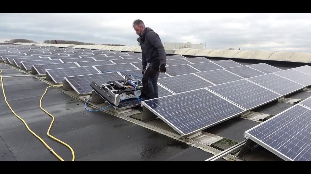 SolarCleano Mini robot cleaning solar panels in Belgium