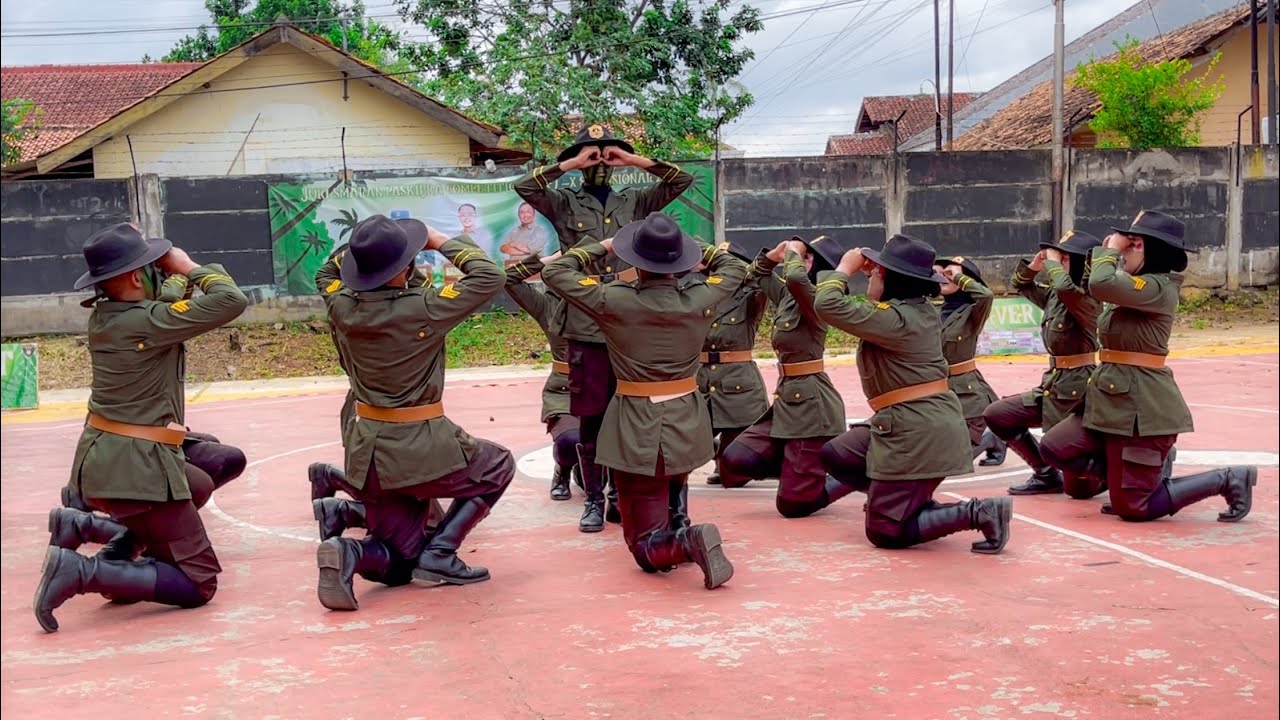 MERINDING! PASKIBRA SMP KARTIKA 2 BANDAR LAMPUNG AT LKBB SMALAN PASKIBRA COMPETITION
