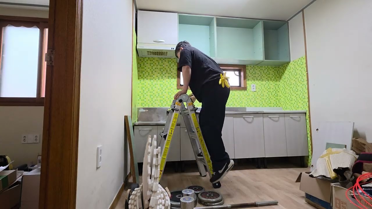 거실겸 부엌철거편(싱크상부장철거)