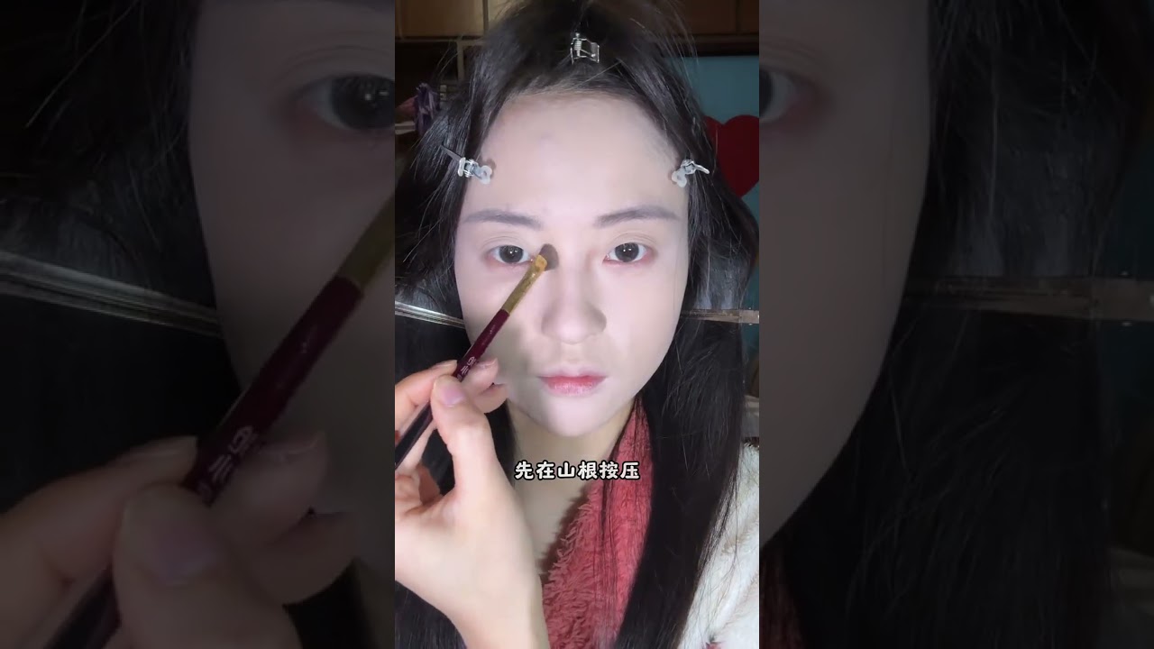 Makeup instructor Half-high collar and androgynous style are a perfect match #Beginner s M