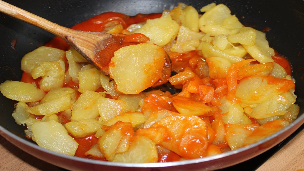 PATATAS FRITAS con tomate y huevos, RECETA CASERA