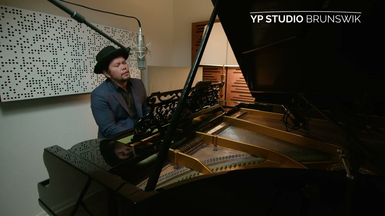 Fly me to the moon - Frank Sinatra - cover by Yonatan Pandelaki