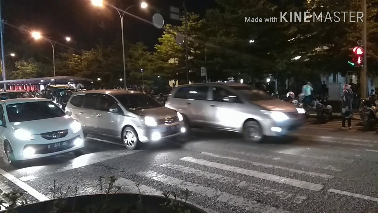 Pelican Crossing Alun-Alun Bandung