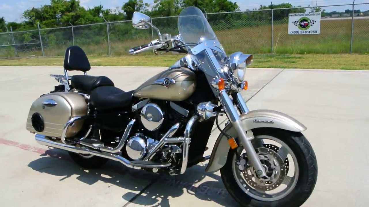 2002 Kawasaki Vulcan 1500 Nomad FI with Speakers in the saddlebags