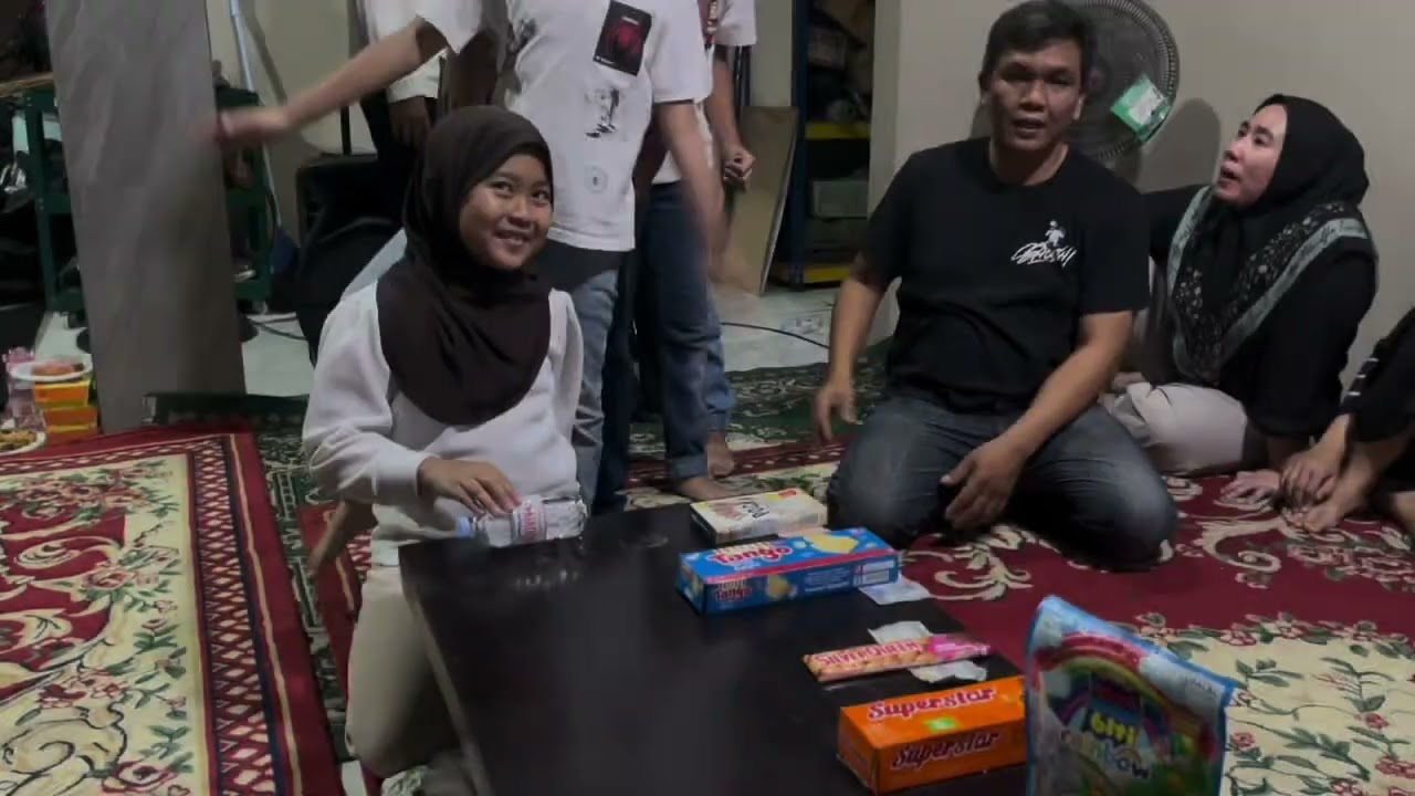 Serunya !!! Iftar cucu dan cicit (alm) H. Muncahya & Hj. Patimah 
